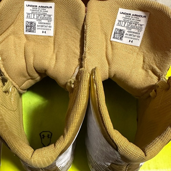 Lacrosse Cleats. White and gold Under Armour Women’s Lax Highlights. - Picture 13 of 15